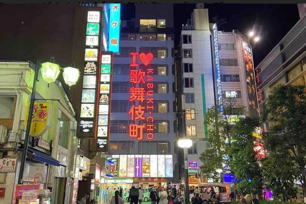 新宿中心地歌舞伎町紧邻伊势丹电器城免费wi-Fi。 Tokyo